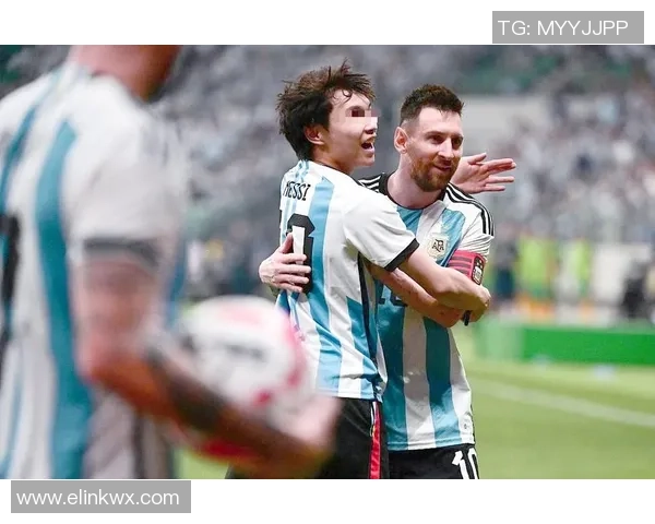 梅西光膀子展现运动魅力引发球迷热议与赞叹