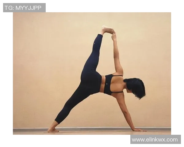 足球明星与瑜伽完美结合的精彩瞬间图片欣赏与分享