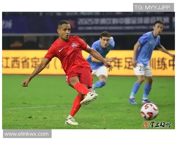 足球明星们的友谊故事揭示了赛场之外的情谊与团结的力量